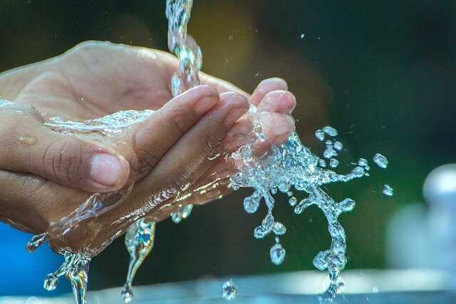 ما هو تفسير إعطاء الماء في المنام لابن سيرين وابن شاهين موقع مصري
