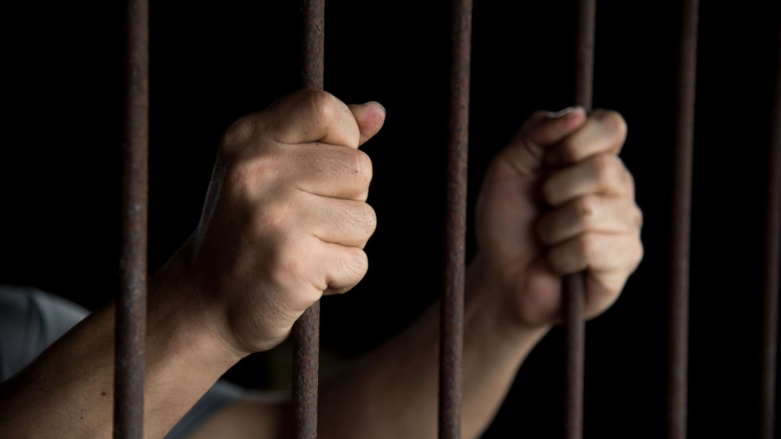 Tolkning av en drøm om fengsel for enslige kvinner