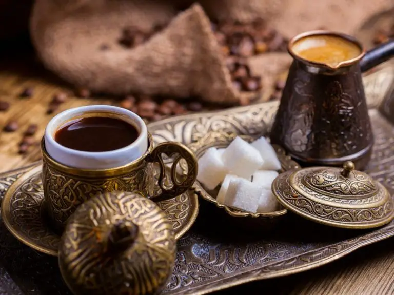 ما لا تعرفه عن تفسير حلم تقديم القهوة في المنام • موقع مصري