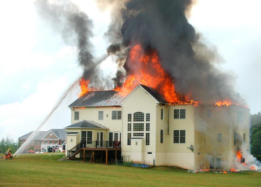 Tolkning av en drøm om å brenne et hus