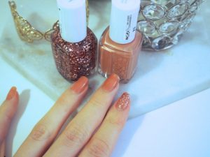 Kakšna je razlaga sanj o nohtih za Ibn Sirina?