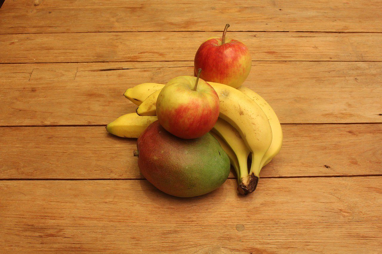 Толкување на сонот за јаболка и банани