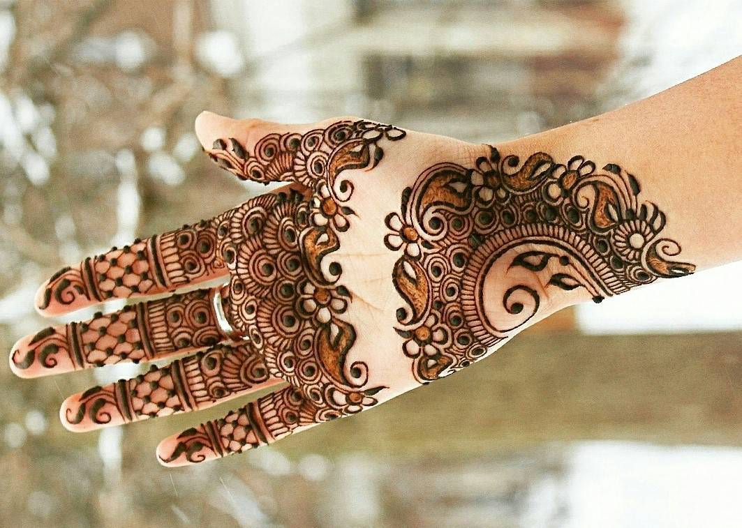 Interpretatie van een droom over henna in de hand voor een getrouwde vrouw