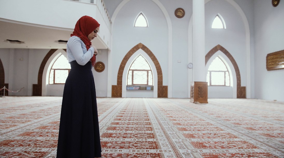 ما هو تفسير حلم الصلاة في المسجد للعزباء والمتزوجة موقع مصري