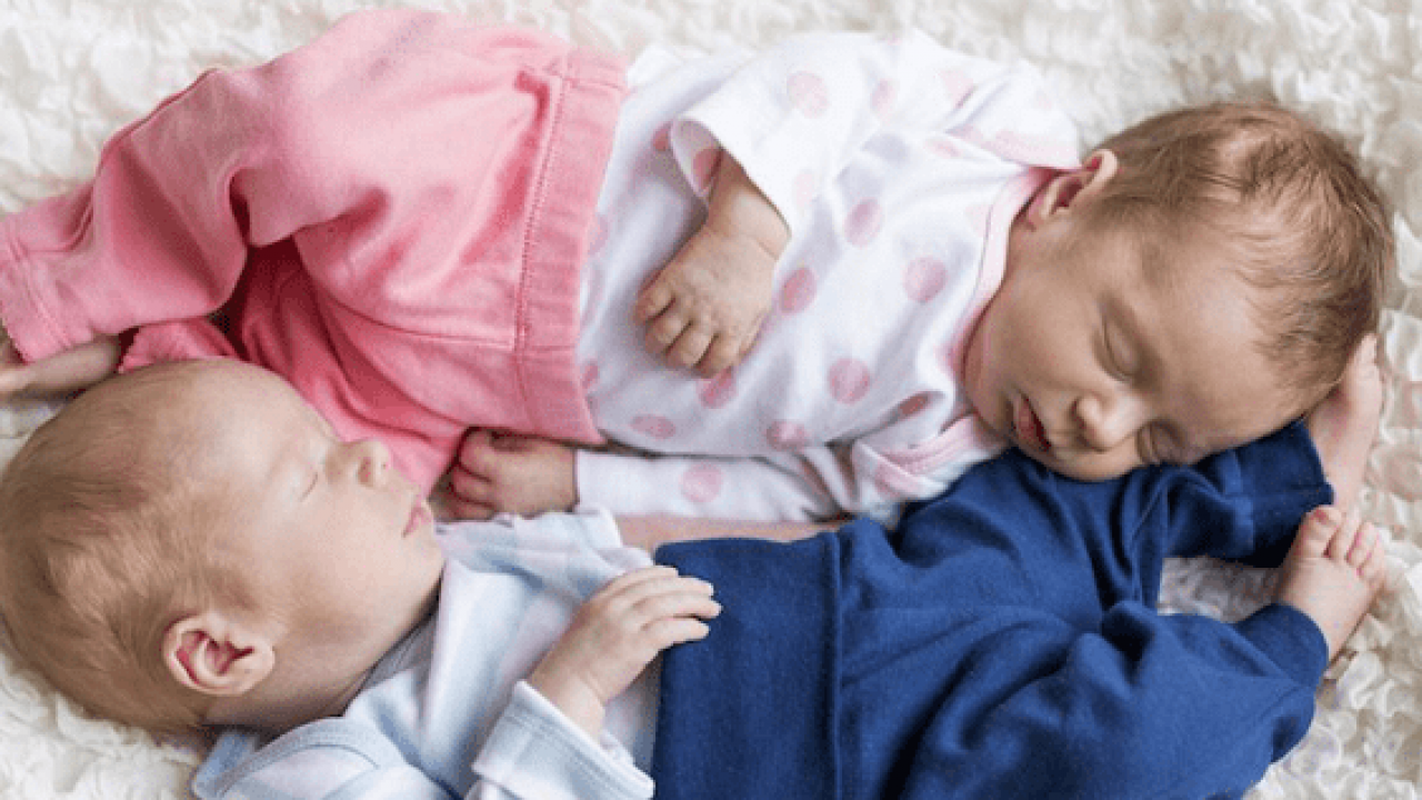 Interpretatie van een droom over tweelingjongens voor een zwangere vrouw