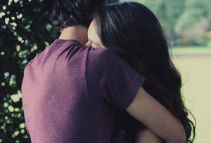 Emakume bakar baten maitalea besarkatzeari buruzko amets baten interpretazioa