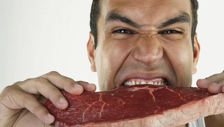 Толкување на сонот за грутки месо што излегуваат од устата
