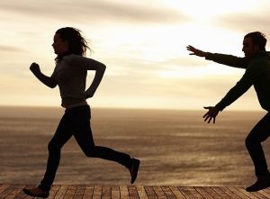 Yuxuda bir kişinin məni təqib etdiyini görmək