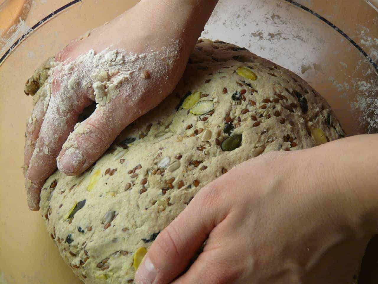 ການຕີຄວາມຫມາຍຂອງຄວາມຝັນກ່ຽວກັບການ kneading dough