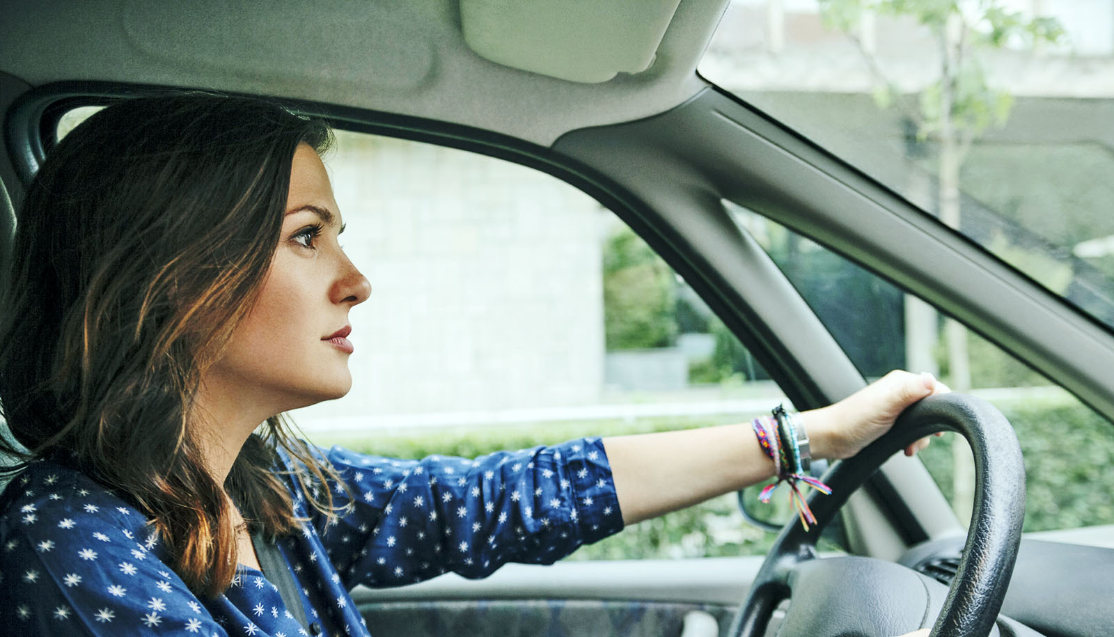 Tafsir mimpi mengendarai mobil dengan cepat untuk wanita lajang