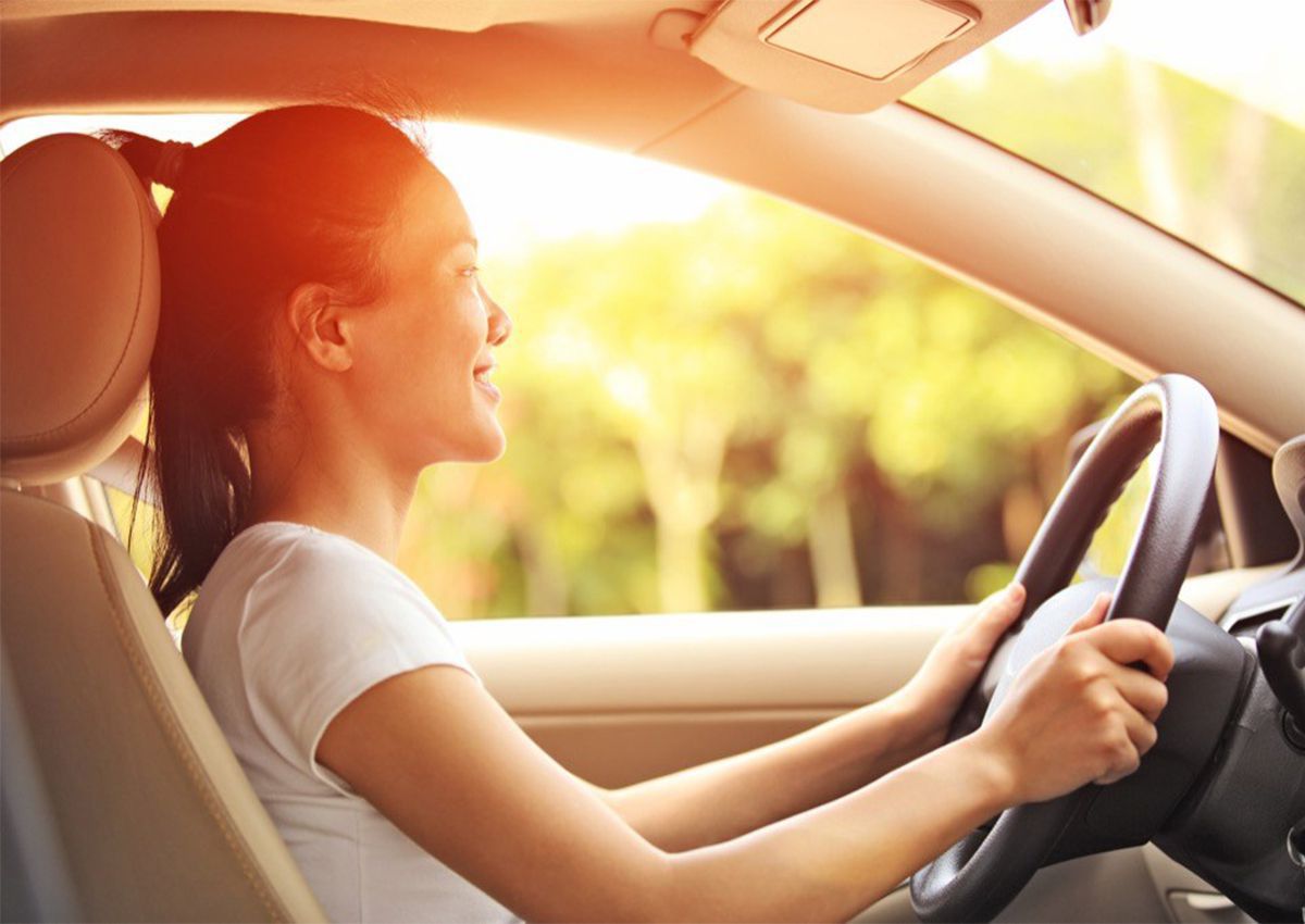 एकल महिलाओं के लिए जल्दी से कार चलाने के सपने की व्याख्या
