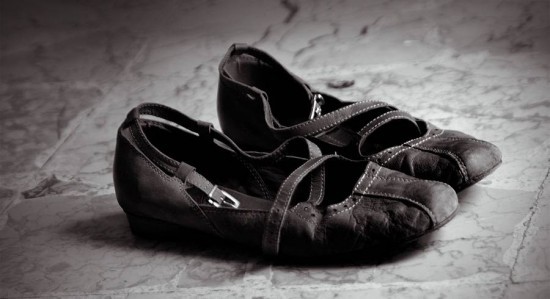 Μάθετε την ερμηνεία του να βλέπεις παπούτσια σε ένα όνειρο