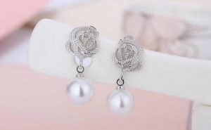 Ke kūʻaiʻana i ka puʻu i ka moeʻuhane no ka wahine hoʻokahi