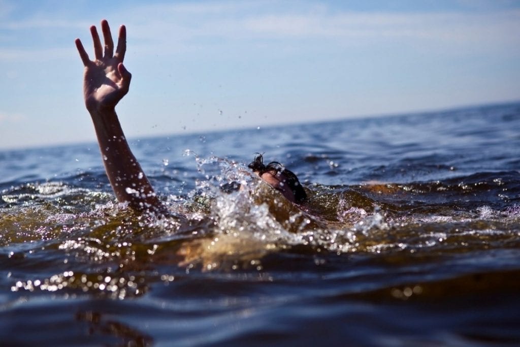 تفسير حلم إنقاذ شخص من الغرق للعزباء