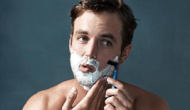 Што не знаете за бричење на брадата во сон