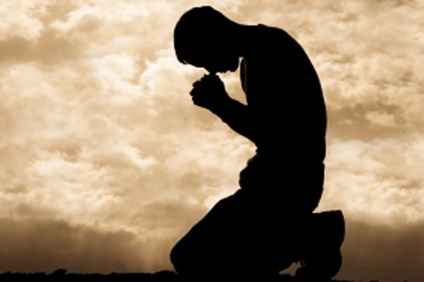 अगमवक्ताको लागि प्रार्थना गर्ने सपना देख्दै