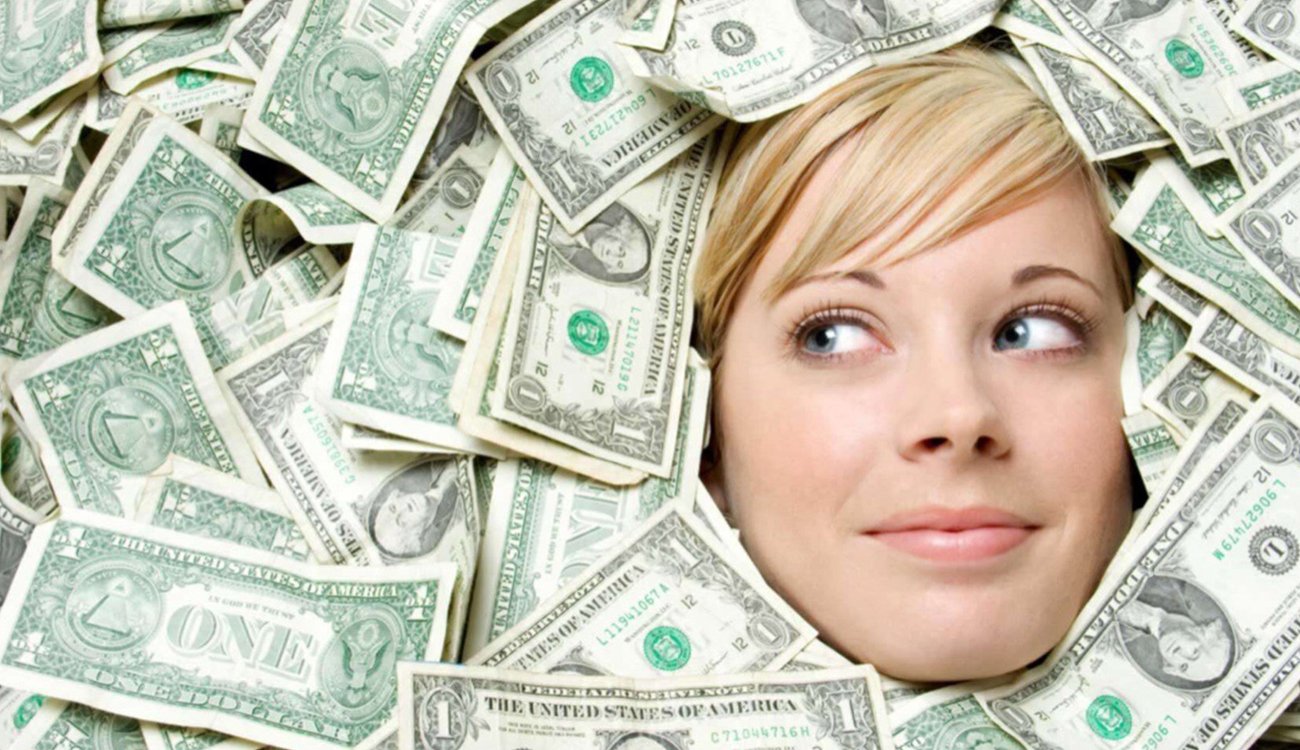 एक विवाहित महिला के लिए सपने में कागजी पैसा