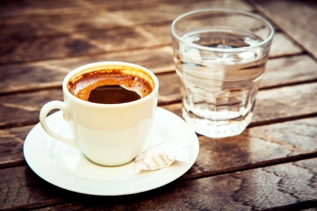 Koffie met water - Egiptiese webwerf