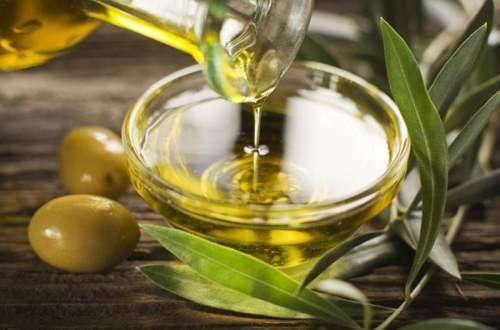 Oliiviöljyn edut laihtumiseen, iholle ja hiuksille
