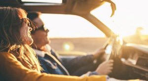 Interprétation d'un rêve de conduire une voiture avec un proche