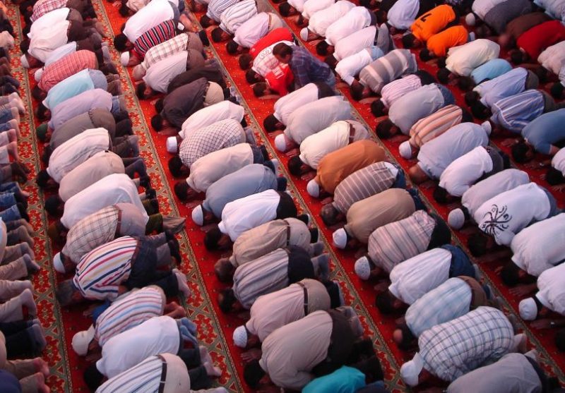 לראות את תפילת הקהילה במסגד בחלום ופירושו