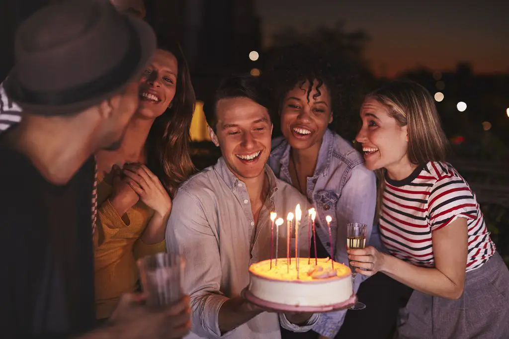 صور تورتة عيد ميلاد سعيد - موقع مصري
