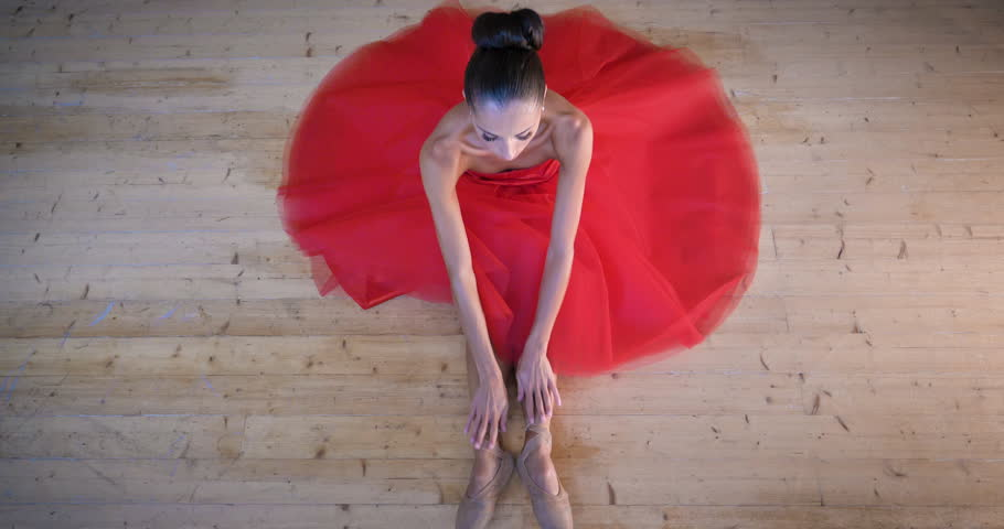 Толкување на сонот за црвен фустан
