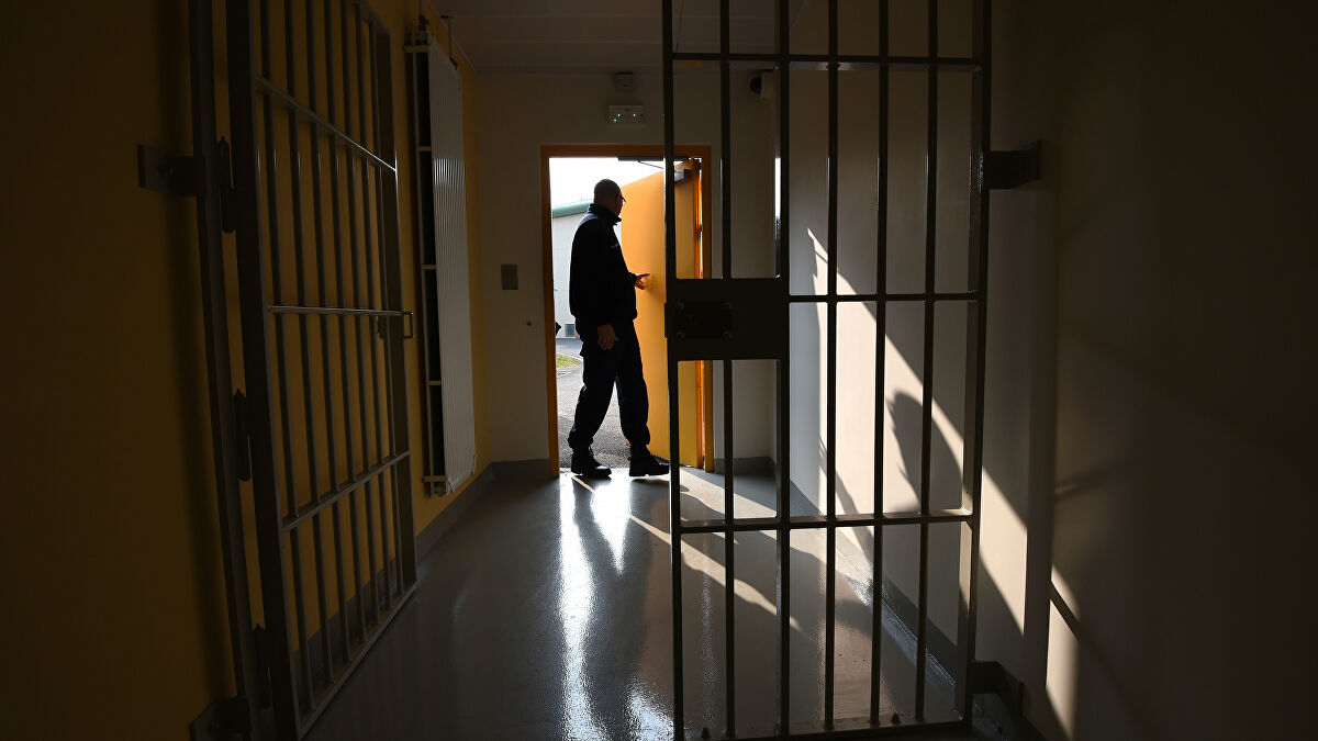 Tolkning av en drøm om åpne fengselsdører