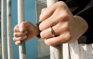 تفسير حلم السجن للعزباء