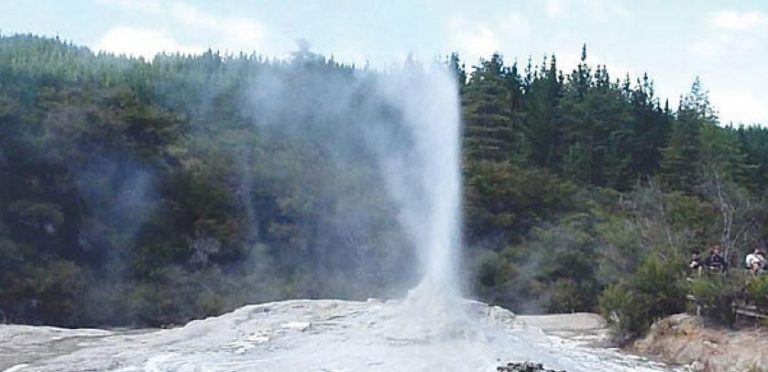 تفسير خروج الماء من الأرض في المنام