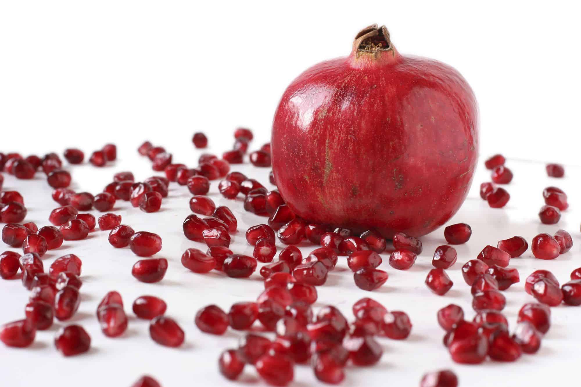 ການຕີຄວາມຫມາຍຂອງຄວາມຝັນກ່ຽວກັບ pomegranate ສໍາລັບເດັກຍິງ