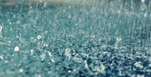 미혼 여성의 집에 비가 내리는 꿈의 해석