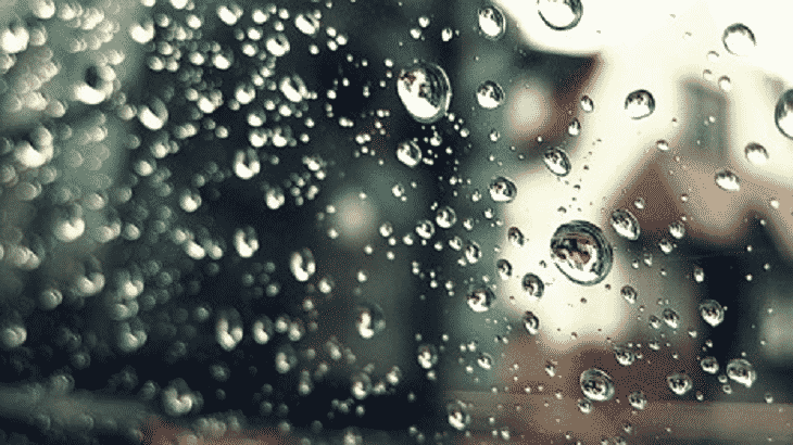 Толкување на сонот за дожд за самохрани жени