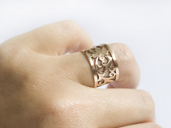 Златен прстен во сон за слободни жени