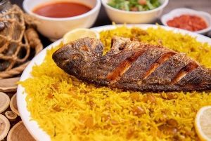 أكل السمك مع الرز