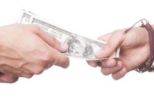 إعطاء النقود في المنام