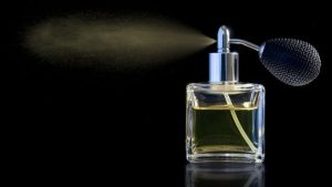 شم رائحة العطر في المنام