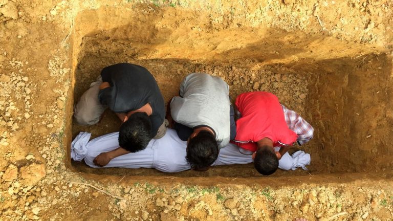 تفسير رؤية دفن ميت مجهول في المنام