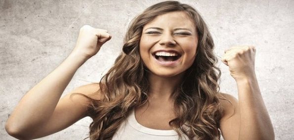 تفسير حلم الضحك في المنام للعزباء