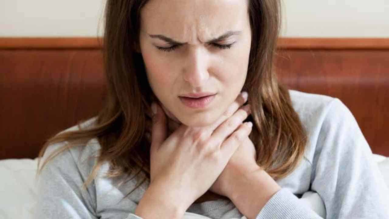 كيفية اخراج شي عالق في الحلق