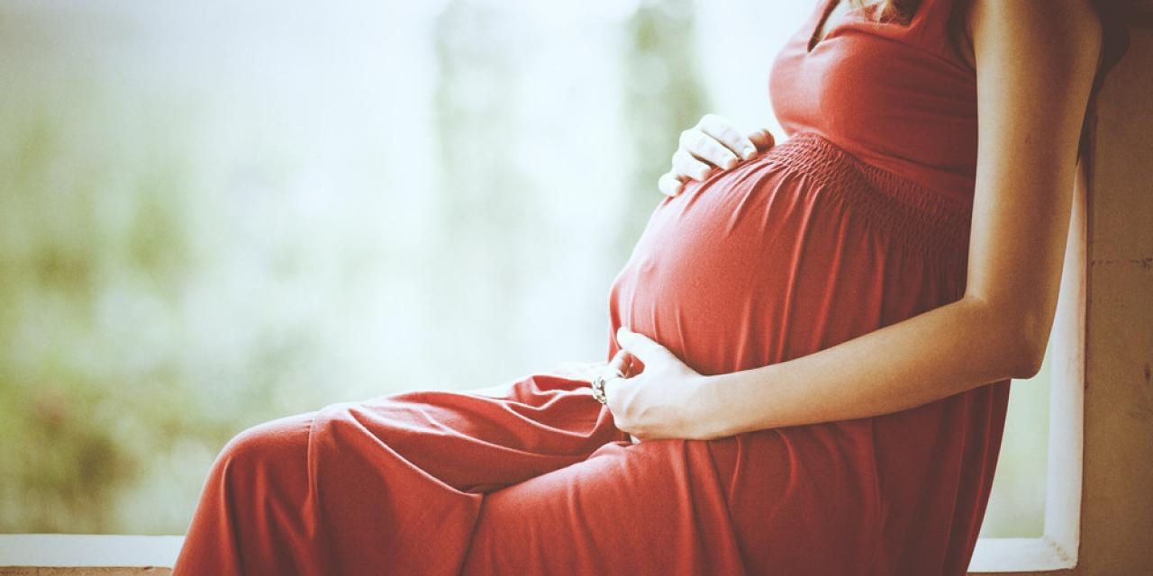تفسير حلم الولادة المبكرة للحامل