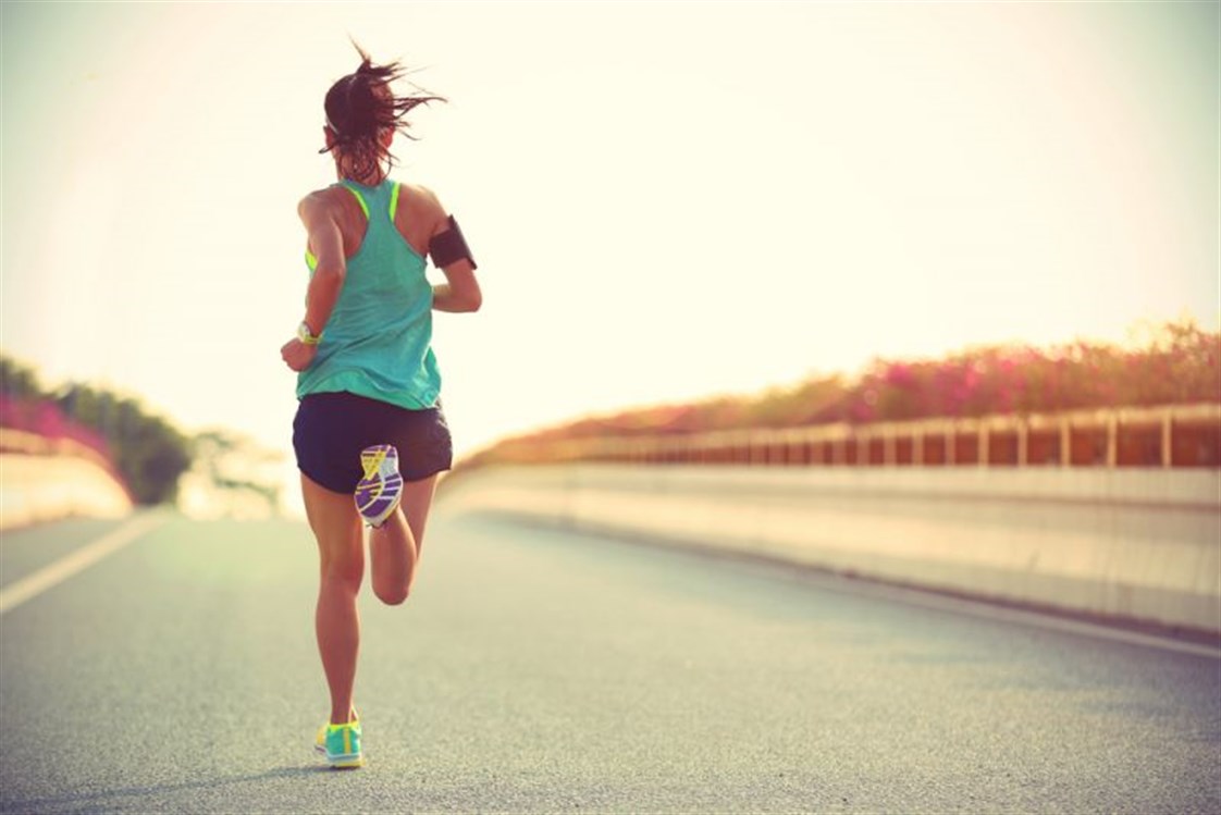 တစ်ကိုယ်ရေအမျိုးသမီးများအတွက် အိပ်မက်ထဲတွင် ပြေးခြင်းအကြောင်း အိပ်မက်ကို အဓိပ္ပာယ်ဖွင့်ဆိုခြင်း။
