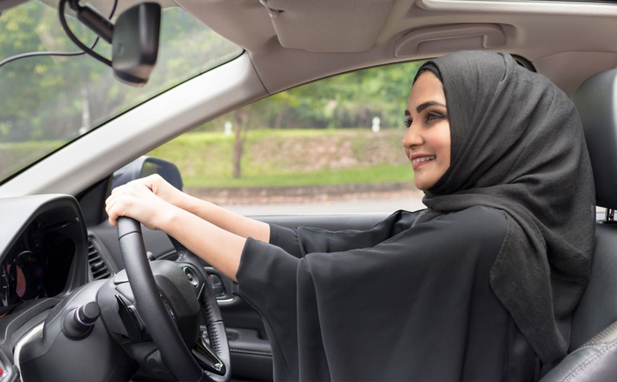 Толкување на сонот за возење автомобил за самохрани жени