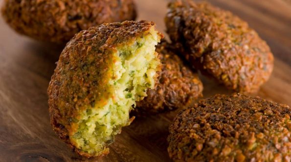 Ukutolikwa kwe-falafel ephupheni