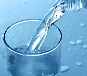 رؤية الماء الجاري في المنام للعزباء 