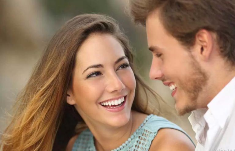 تفسير حلم شخص تحبه ينظر اليك