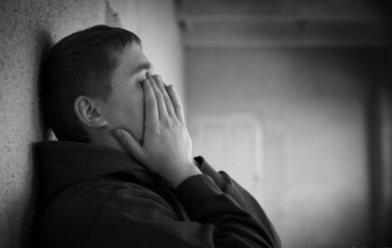 رؤية الزوج يبكي في المنام