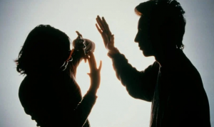 تفسير حلم ضرب شخص اعرفه