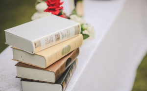 تفسير حلم الكتاب في المنام للعزباء 