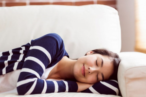 رؤية امرأة اعرفها في المنام